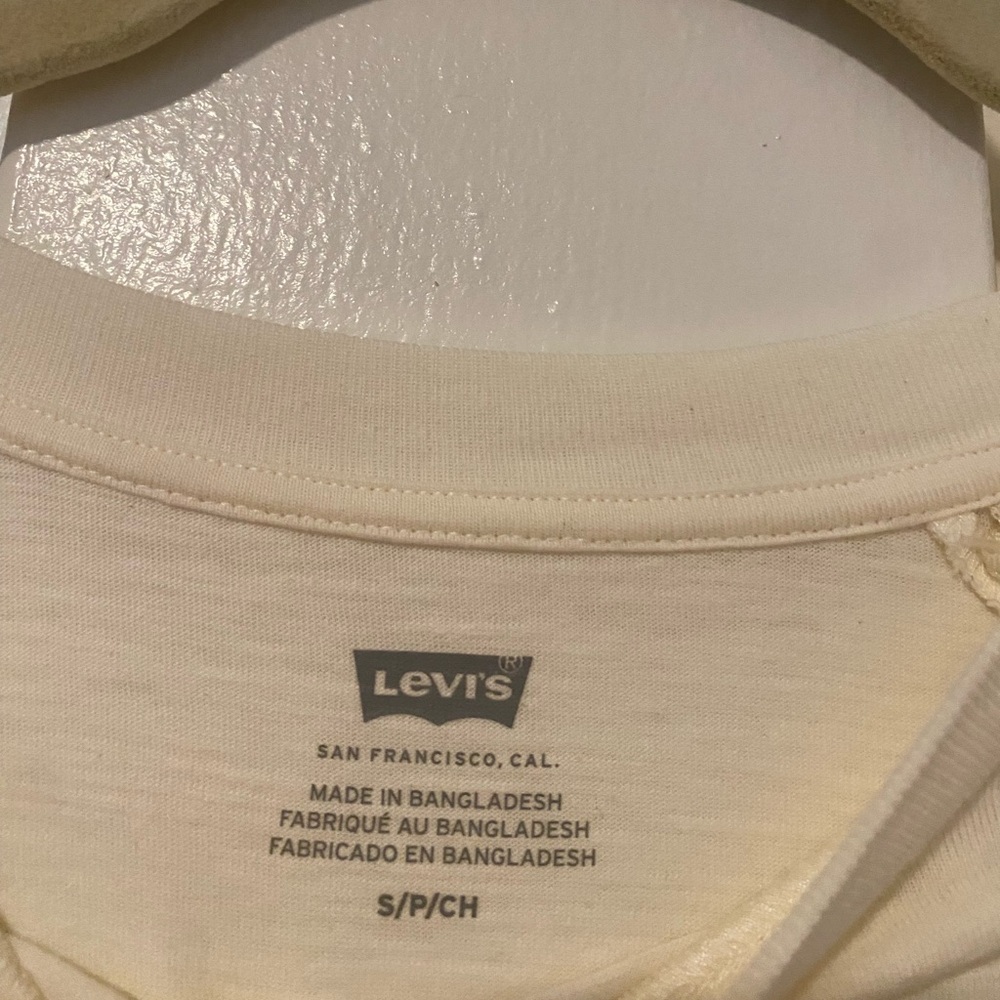 Levi's Women's Graphic Ocean Shores Tee Shirt - Picture 3 of 3